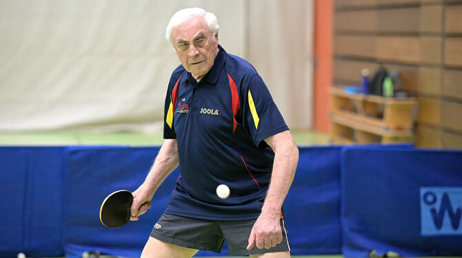 2022/23, Herren, TTBW, Tischtennis, Verbandsliga Süd Richard Luber spielt noch mit über 90 Jahren Tischtennis.