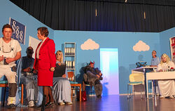 Beim Jüngsten Gericht würde Luise Holme (Sabine Külschbach, links) ihren Mann Wilhelm (Thomas Linster) gar zu gerne in die Hölle