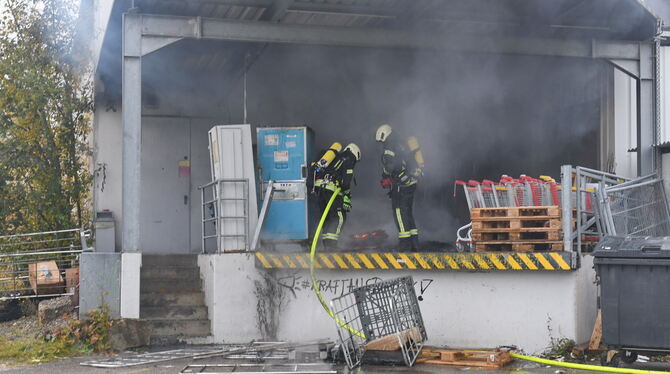 Brand Supermarkt Ein Übergreifen des Brandes auf den Markt verhinderte die Feuerwehr