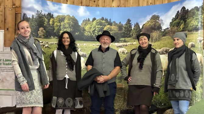 Schön & Gut Schäfer Ernst Fauser und sein Team bei der Modenschau.