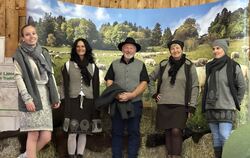 Schäfer Ernst Fauser und sein Team bei der Modenschau.