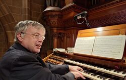 Klangpracht und Virtuosität: Torsten Wille an der Orgel der Reutlinger Marienkirche.