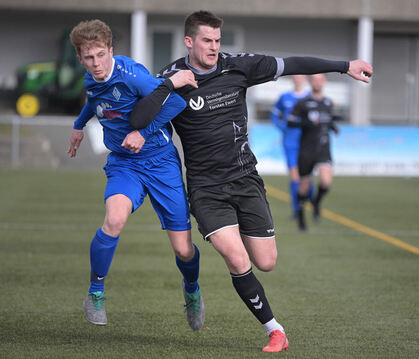 Erzielt sein drittes Saisontor: VfL-Angreifer Alex Ripas (rechts).  FOTO: T.BAUR/EIBNER