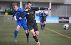 Erzielt sein drittes Saisontor: VfL-Angreifer Alex Ripas (rechts).  FOTO: T.BAUR/EIBNER