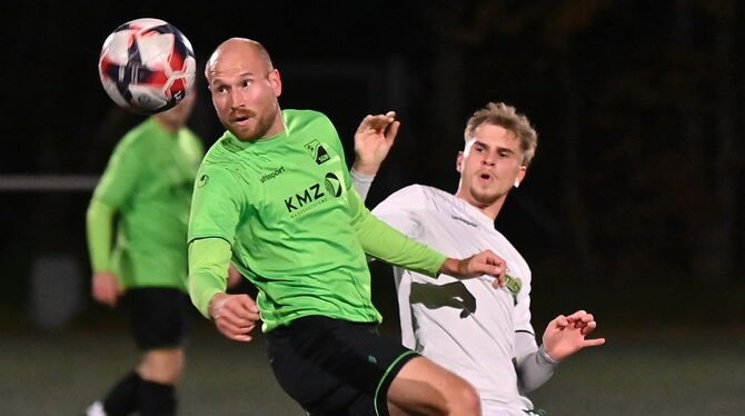 Das Duell der Spielertrainer. Von links: Stefan Mader, Coach der SGM Mössingen/Belsen, und Mario Lukic, Kommandogeber der SF Duß