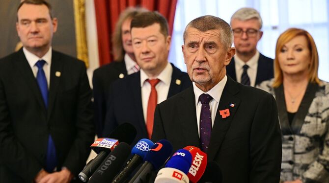 Rechtsbündnis in Tschechien unterschreibt Koalitionsvertrag Rechtsbündnis in Tschechien unterschreibt Koalitionsvertrag