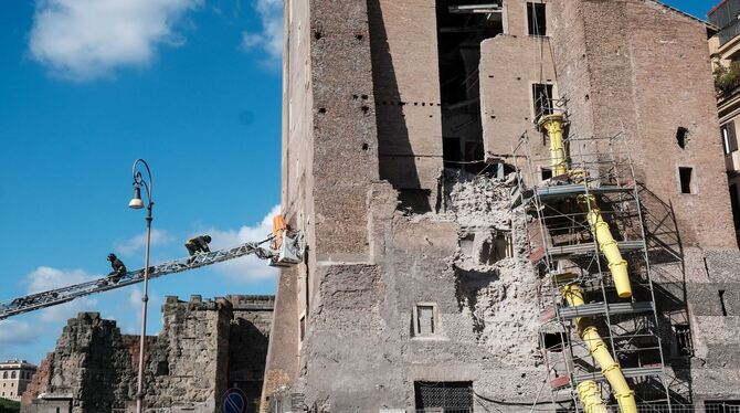 Mittelalterlicher Turm in Rom stürzt ein Mittelalterlicher Turm in Rom stürzt ein