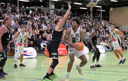 Erzielt erneut über 20 Punkte: Ravens-Topscorer Miles Mallory (rechts).