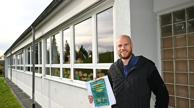 Daniel Rieker macht sich stark für den Erhalt der Holzelfinger Grundschule. Seine  Petition haben 866 Menschen unterzeichnet.