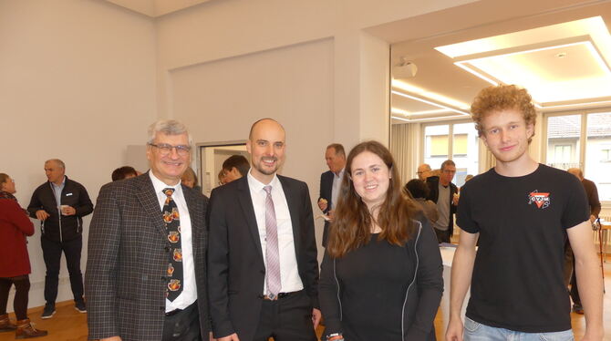 Der geschäftsführende Pfarrer der Gesamtkirchengemeinde, Albrecht Schäfer (links), Pfarrer Jörg Karle von der Martinskirchengeme Der geschäftsführende Pfarrer der Gesamtkirchengemeinde, Albrecht Schäfer (links), Pfarrer Jörg Karle von der Martinskirchengeme