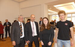 Der geschäftsführende Pfarrer der Gesamtkirchengemeinde, Albrecht Schäfer (links), Pfarrer Jörg Karle von der Martinskirchengeme