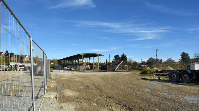 Das Areal des alten Güterbahnhofs wird zum Betriebshof für die Regionalstadtbahn. Das Projekt ZELT liegt auf Halde.