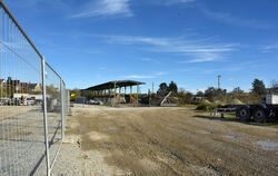 Das Areal des alten Güterbahnhofs wird zum Betriebshof für die Regionalstadtbahn. Das Projekt ZELT liegt auf Halde.
