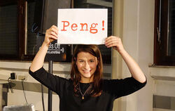 Ein lautes »Peng« und das war's: Bei der Reutlinger Kriminacht mischt auch das Publikum mit und »murkst« die Autoren ab.