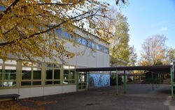 Der 1967 erstellte Altbau der Bästenhardtschule.