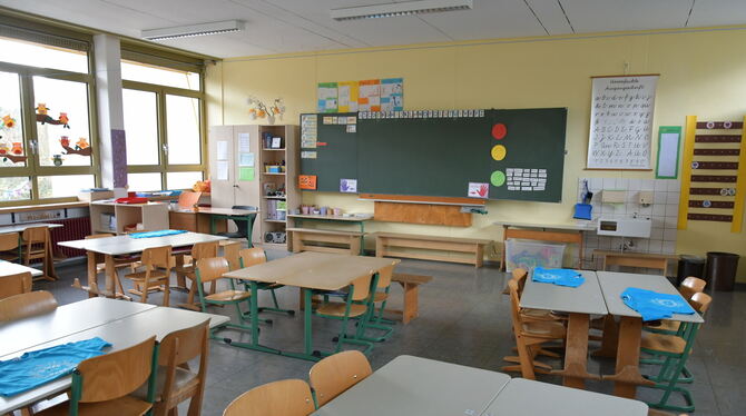 Schule Bästenhardtschule Klassenzimmer im sanierungsbedürftigen Altbau.