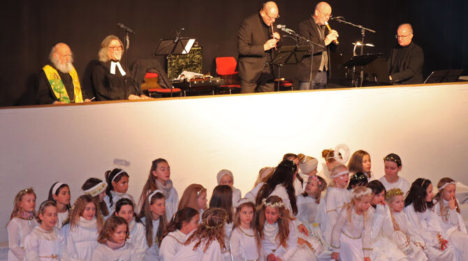 Marbacher Krippenfestspiele Pater Anselm Grün (links) gestaltete bisher gemeinsam mit Pfarrer Siegfried Kühnle, Matthias Beck, Hans-Jürgen Hufeisen und Thom