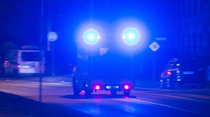 Rettungswagen mit Blaulicht Rettungswagen mit Blaulicht