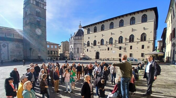 Das Orchester auf dem Domplatz in Pistoia.