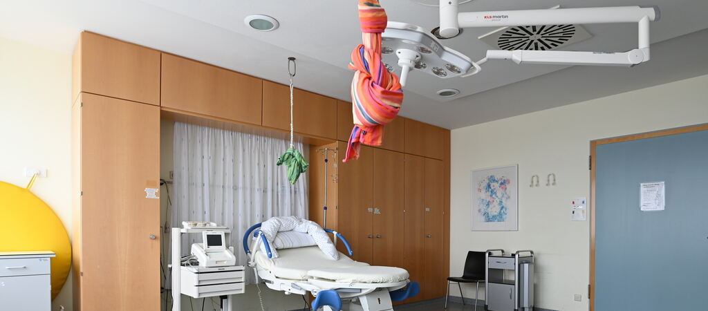 Blick in einen der Kreißsäle im Klinikum am Steinenberg. Hier sind sehr individuelle Formen der Geburt möglich.