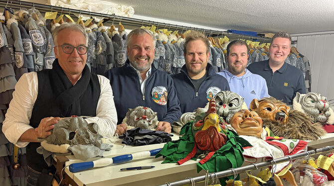 Generationswechsel an der Spitze der Narrenzunft »Rälle« Zwiefalten: Tony Winter und Jochen Fundel hören als Zunftmeister auf,