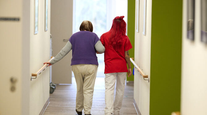 lnw, nwf, Pflege, Tarife, Gesundheit Eine Reform des Pflegesystems ist für Patienten und Pflegekräfte dringend nötig. Sie muss vor allem sozialverträglich sein.