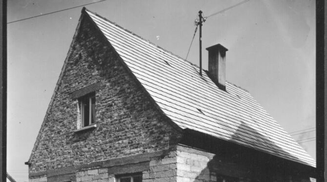 S 100 Nr. 11067/21 (ca. 1930 - Rohbau eines Gebäudes) (wo wurde dieses Haus errichtet?) Um 1930 - Rohbau eines Gebäudes: Wo wurde dieses Haus errichtet?