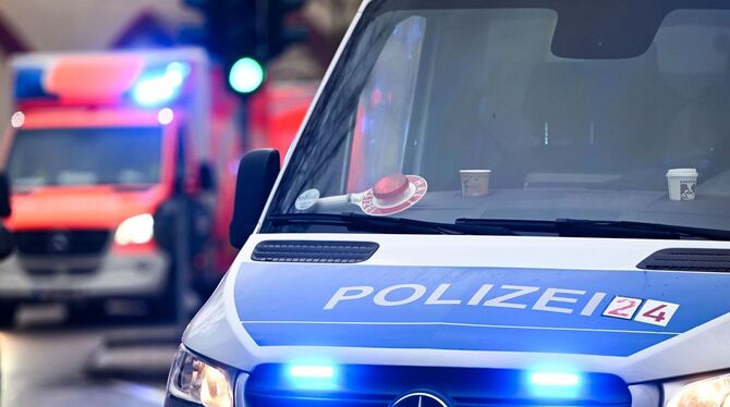 Polizei und Krankenwagen Polizei und Krankenwagen