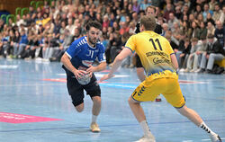 Trumpft in seinem ersten Spiel nach seiner Rückkehr zum VfL Pfullingen gegen die HSG Konstanz mächtig auf: Felix Zeiler (mit Bal