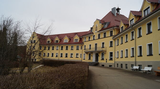 Die Betriebserlaubnis des Bestandsbaus des Gammertinger Altenpflegeheims St. Elisabeth läuft aus, mit dem Neubau geht es zuminde Die Betriebserlaubnis des Bestandsbaus des Gammertinger Altenpflegeheims St. Elisabeth läuft aus, mit dem Neubau geht es zuminde