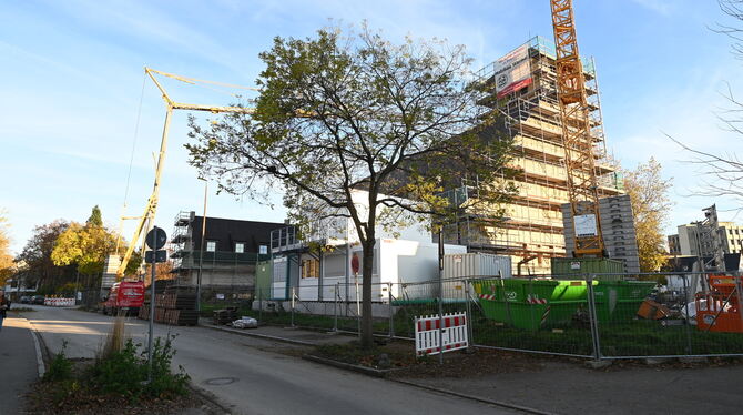 Baustelle Diakonisches Zentrum Christuskirche Reutlingen Die Baustelle des Diakonischen Zentrums Christuskirche Reutlingen zeigt, wie heftig gearbeitet wird. Der Termin für die Wiederei