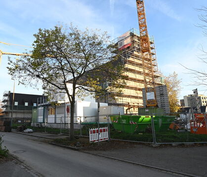 Die Baustelle des Diakonischen Zentrums Christuskirche Reutlingen zeigt, wie heftig gearbeitet wird. Der Termin für die Wiederei