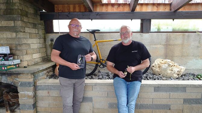 Die Albgeschwister Achim und Gerd Christner mit Radanker und Albschell.