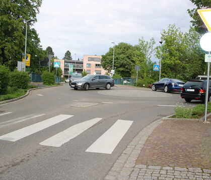 Die Riedericher Orstdurchfahrten sind stark frequentiert, vor allem der Kreisel. Entsprechend hoch ist die Lärmbelastung der Anw