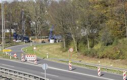 Noch wird gebohrt. Denn unter der noch gesperrten Ausfahrt verläuft unsichtbar der Fürstbach. Mit den Bohrungen soll herausgefun