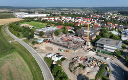 Noch läuft auf der Baustelle auf dem Höhnisch alles nach Plan. Doch es zeichnet sich Ärger mit einem der Gewerke ab.
