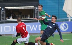 Trifft und trifft und trifft: Angreifer Leon Fleischer (grünes Trikot) vom TSV Eningen.