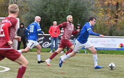 Nicht zu stoppen. Elias Lachenmann (vorne, blau) eilt Simon Hanle  (rot, SG Reutlingen) davon.