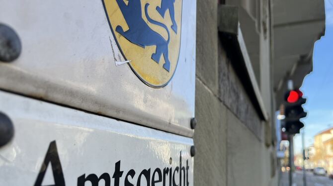 Eine Bewährungsstrafe von vier Monaten hat ein 27-jähriger Pfullinger erhalten, weil er seine schwangere Frau geprügelt, getrete