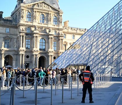 Nach Raubüberfall auf Louvre in Paris