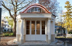 Das Dach glänzt, die Fassade leuchtet: Der Pavillon im Laiblinspark ist ein Hingucker.