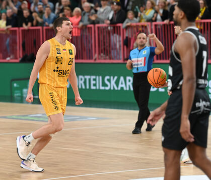 Erzielt den Buzzer Beater zum Sieg: Tigers-Kapitän Till Jönke.