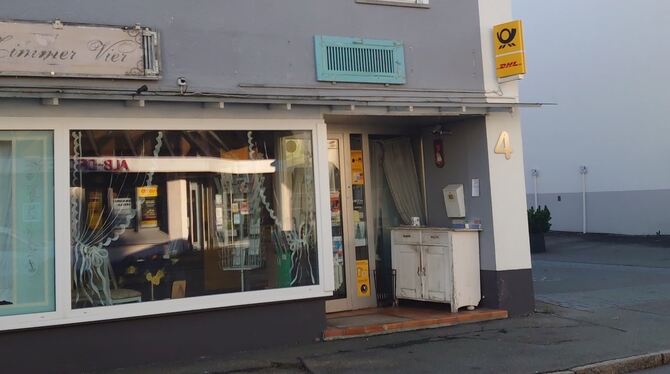 Seit Donnerstag ist sie plötzlich dicht: Für die Postfiliale  in der Langen  Straße sucht die Post nun einen  Nachfolger.  FOTO: