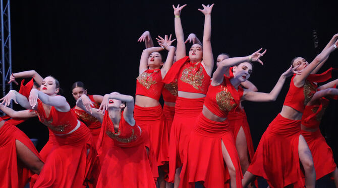 Jugend tanzt Feurig und ausdrucksstark: der Show-Tanz »Set Fire« der »Art Evolutions Teens« aus Heidenheim.