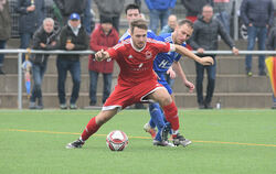 Bringt den FC Sonnenbühl beim 2:1-Sieg in Würtingen mit 1:0 in Führung: Manuel König.  FOTO: BAUR