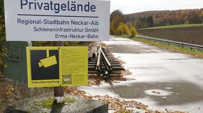 Unbefugten ist es verboten, das  Bahngelände zu betreten.