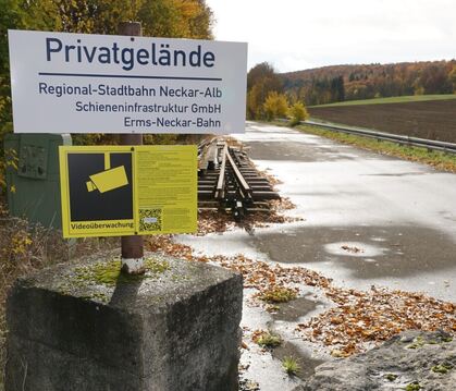 Unbefugten ist es verboten, das  Bahngelände zu betreten.
