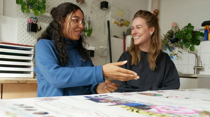 Tübingen Mädchentreff Linda Amazu (links) und Lea Walz sind Mitarbeiterinnen im Tübinger Mädchen*treff, sie bieten für eine Vielzahl an Mädchen und ju