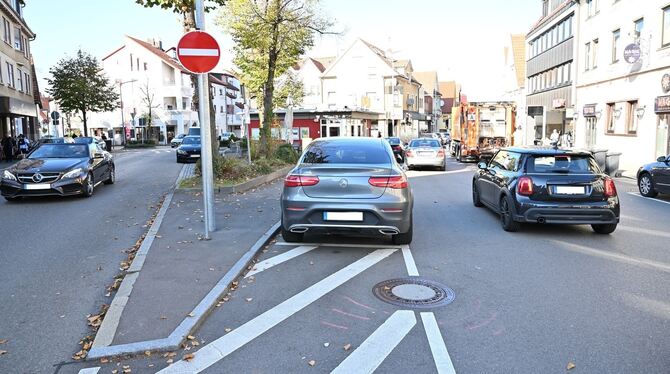 Ganz schön eng: Die Händler am Lindenplatz haben Sorge, dass, wenn die Regional-Stadtbahn über die Innenstadttrasse rollen sollt
