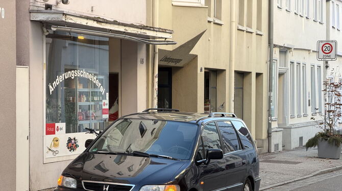 Gehwegparker in Reutlingen Ein Gehwegparker in Reutlingen.